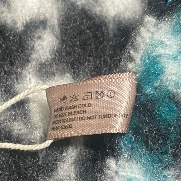 Styline Scarf NWT multicolor 70x15. - Picture 5 of 5